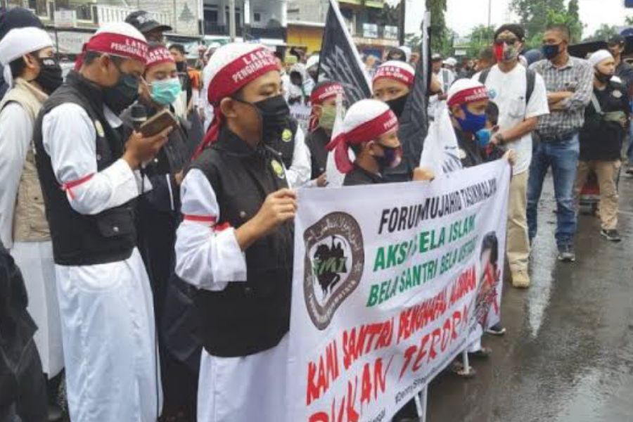 Denny Siregar Sebut Santri Tahfidz Calon Teroris, Buat Murka Umat Islam