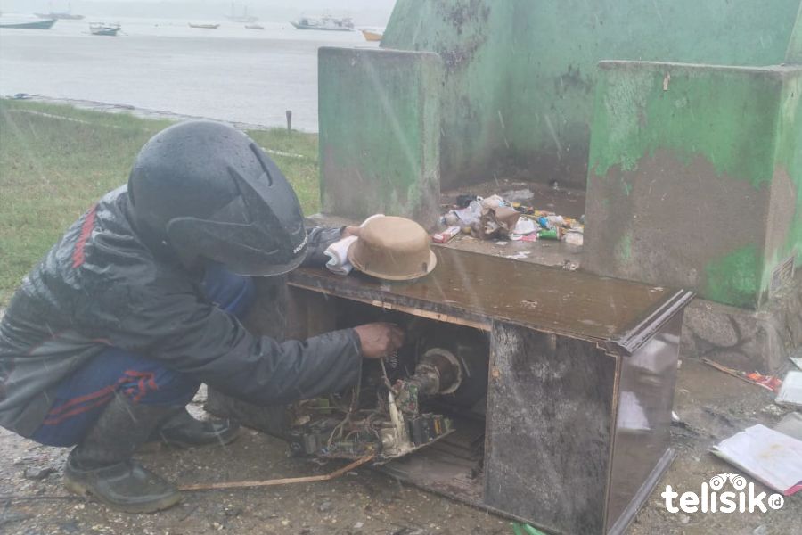 Derita Pemulung Kota Kendari, Makan Sehari Sekali