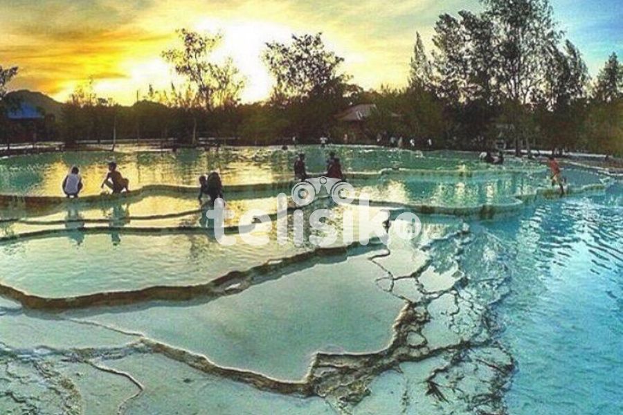 Foto Humanis: Pesona Wisata Air Panas