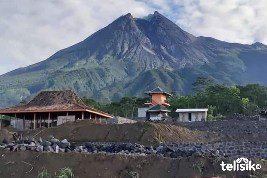 Gunung Merapi Keluarkan Guguran