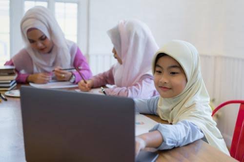 Guru Diimbau Tak Berikan Banyak Tugas ke Siswa Selama Belajar Online