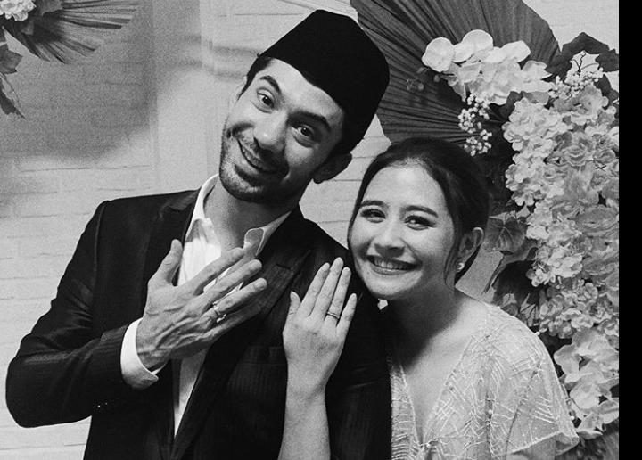Heboh, Prilly Latuconsina Dilamar Reza Rahardian