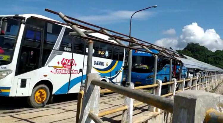 Jelang Idul Adha, Terjadi Lonjakan Penumpang di Pelabuhan Penyebrangan Torobulu-Tampo