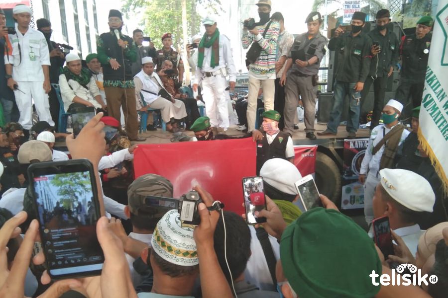 Massa FPI dan FUI Bubar Setelah Ditemui Wakil Ketua DPRD