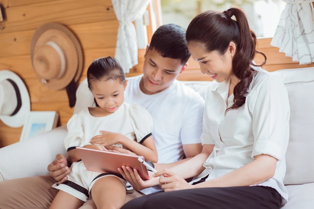 Menkominfo Dorong Orang Tua Dampingi Anaknya Saat Akses Internet