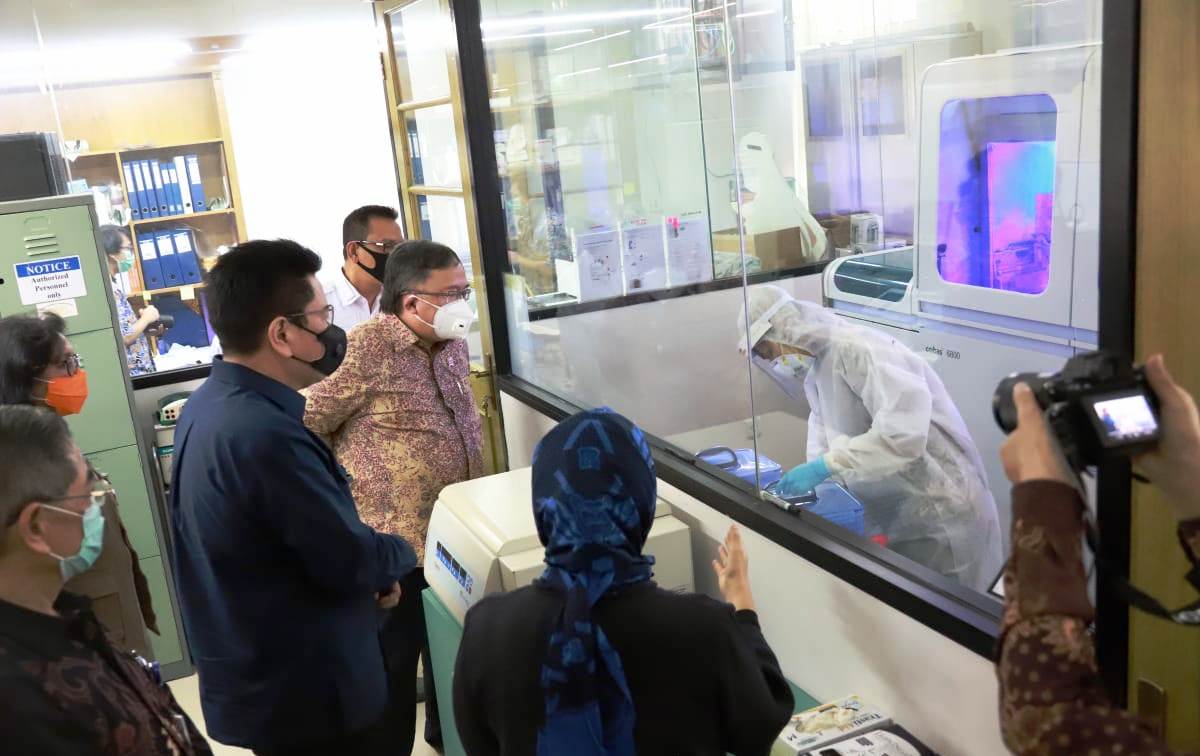 Menristek Luncurkan Mesin Deteksi COVID-19