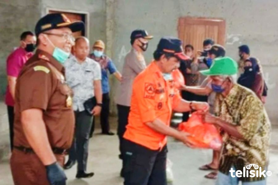 Puluhan Ton Bahan Pangan Didistribusikan untuk Warga Terdampak COVID-19