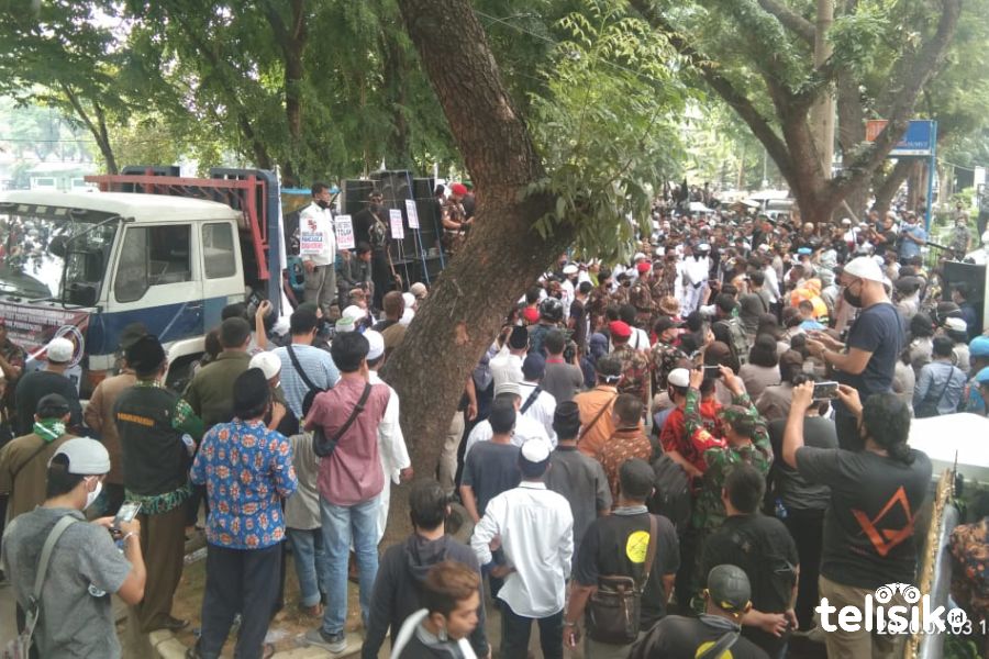 Tolak RUU HIP, Ribuan Massa FPI dan FUI Gelar Aksi Demo di DPRD Sumut