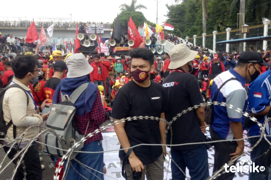 Tolak RUU Omnibus Law, Pendemo Teriak Rezim Jokowi Lupa Diri