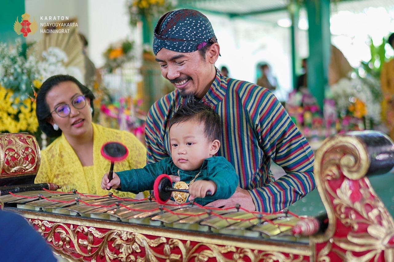 Upacara Tedhak Siten Raden Mas Manteyyo Kuncoro Suryonegoro