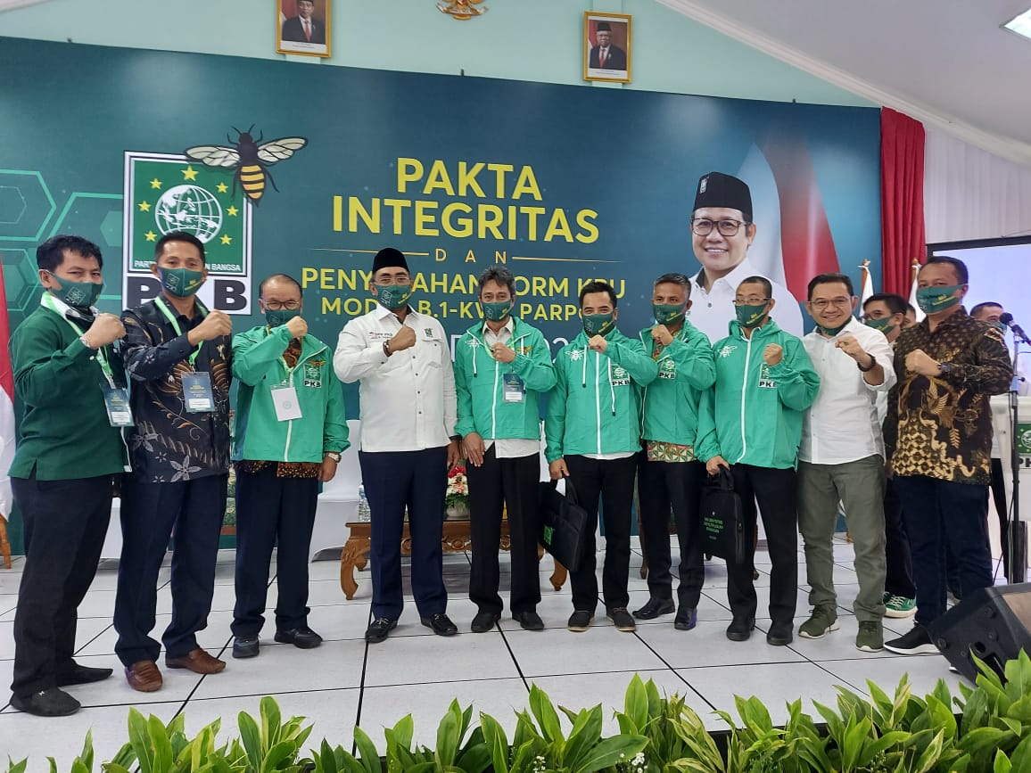 PKB Serahkan Formulir B.1-KWK pada Tiga Paslon di Pilkada Sultra