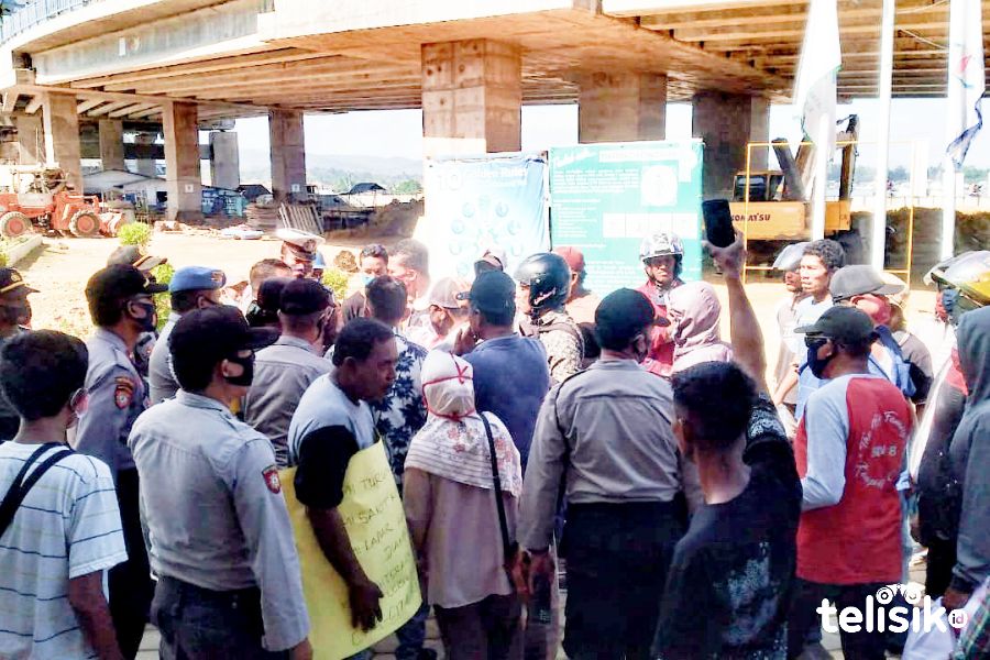 Adu Jotos Warnai Demo Buruh di Sekitar Jembatan Bahteramas