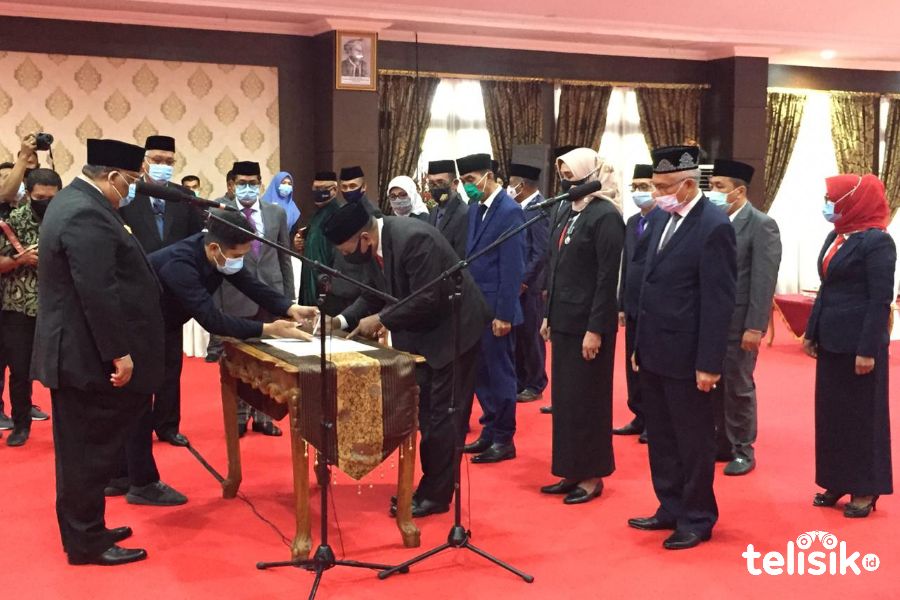 Ali Mazi Lantik 12 Pejabat Pimpinan Tinggi Pratama Lingkup Pemprov Sultra