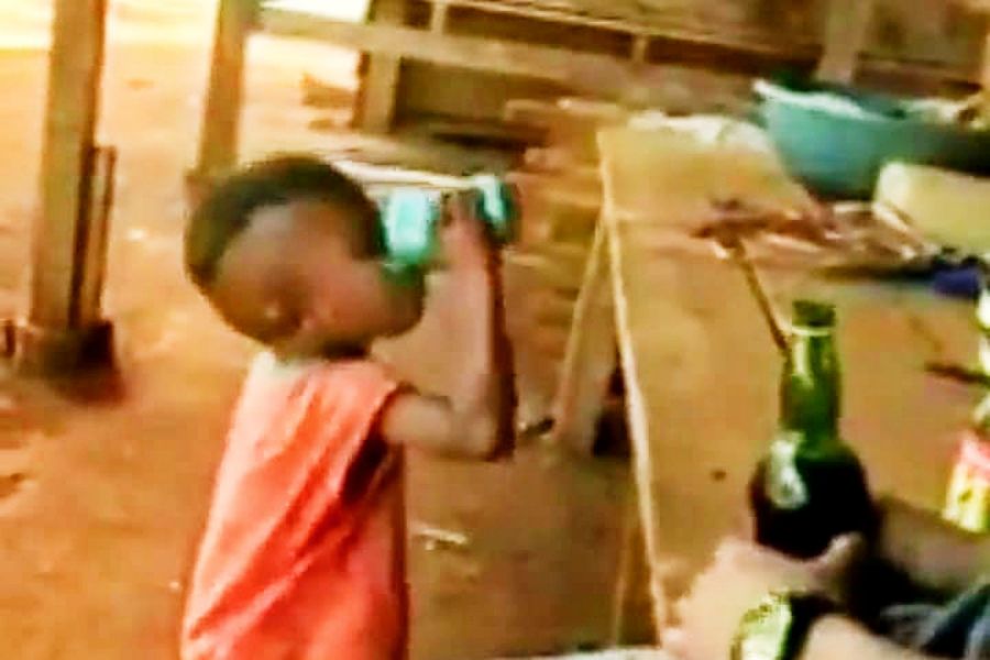 Dua Pemuda Ditangkap Setelah Viral Cekoki Bocah dengan Miras