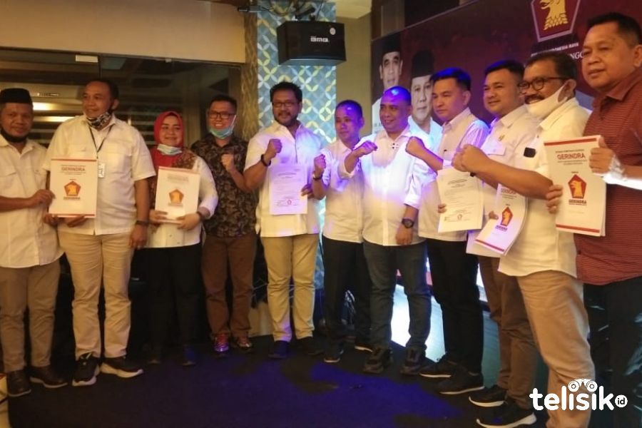 Gerindra Serahkan Formulir B1-KWK ke Enam Paslon di Sultra