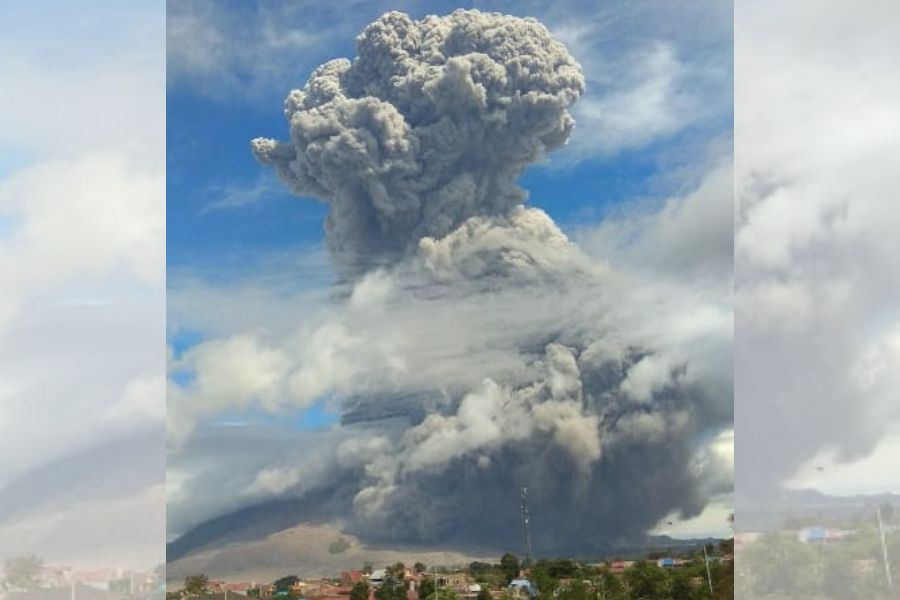 Gunung Sinabung Kembali Erupsi dengan Status Level III