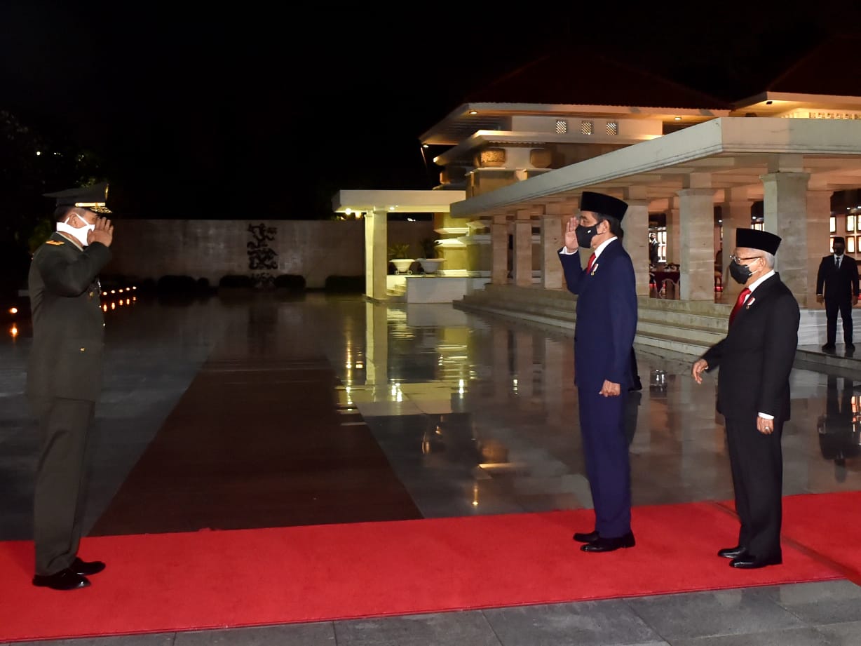 Jokowi Jadi Inspektur Upacara Penghormatan bagi Pahlawan di TMP Kalibata