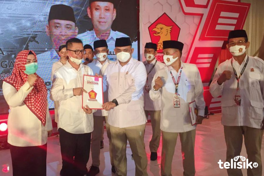 Ketua DPD Gerindra Sultra Serahkan Rekomendasi 4 Calon Kepala Daerah