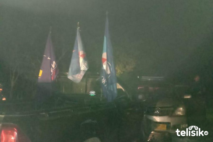 Mobil Berbendera Partai Hantam Fortuner dan Avanza, Dua Orang Dilarikan ke RS