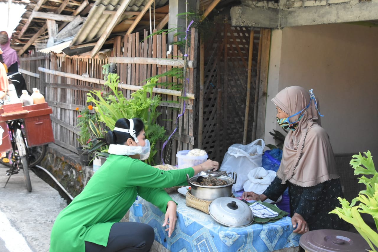 Penderita Hidrocepalus Dikunjungi Istri Kasad