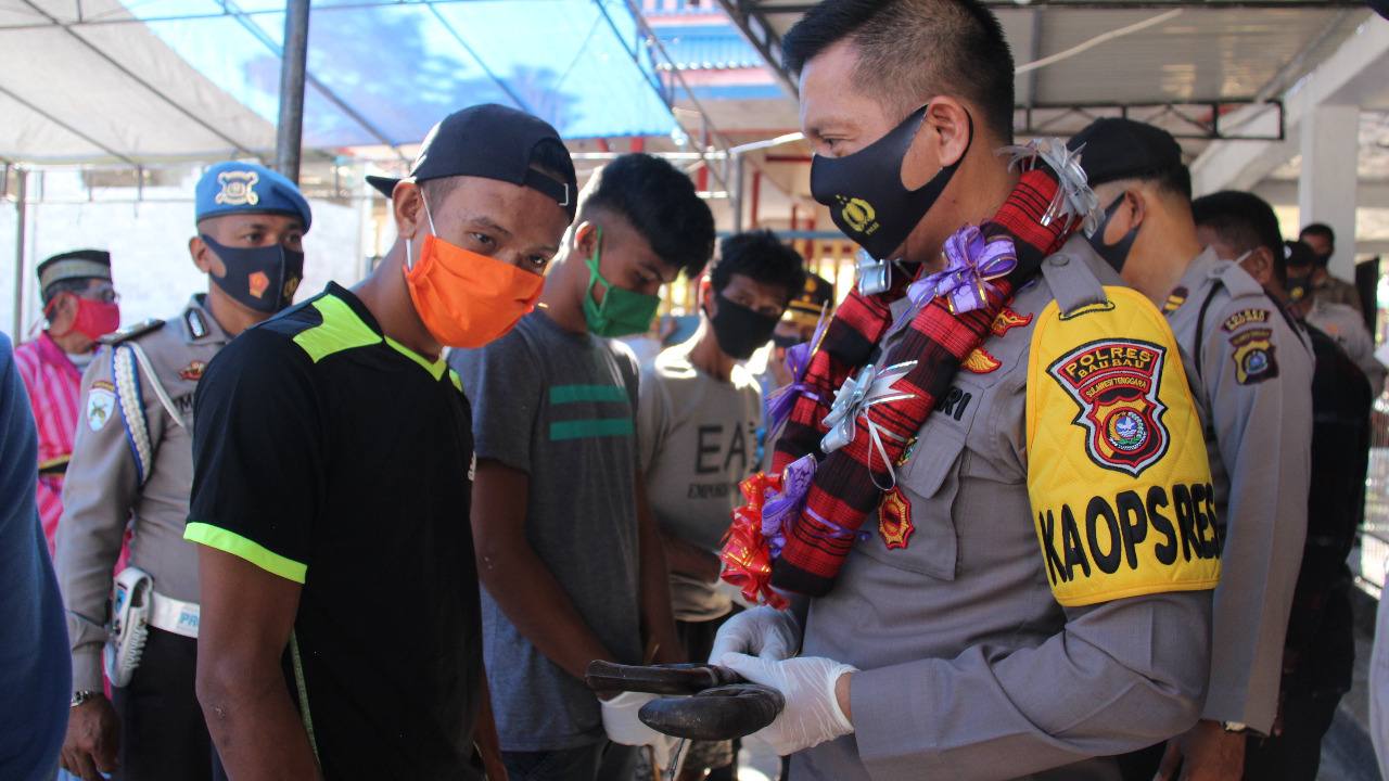 Perdana di Busel, Masyarakat Kadatua Deklarasi Kampung Bebas Kriminal