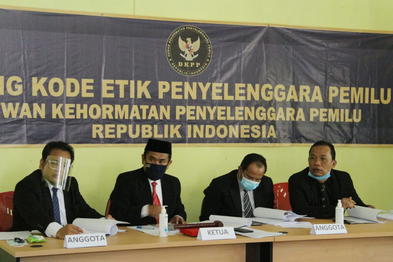 Rekrutmen Anggota PPK Bermasalah, Lima Komisioner KPU Nisel Disidang