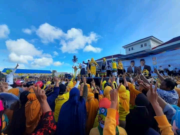 Ribuan Massa Ramaikan Deklarasi Arhawi-Hardin Laomo