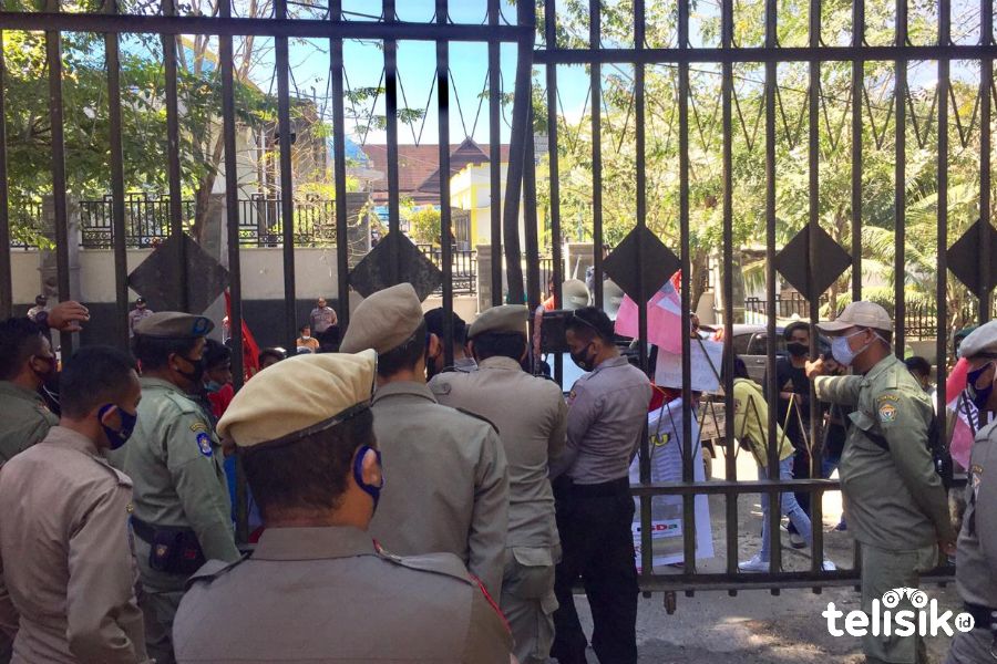 Tolak RUU Omnisbus Law, Puluhan Mahasiswa di Kendari Unjukrasa