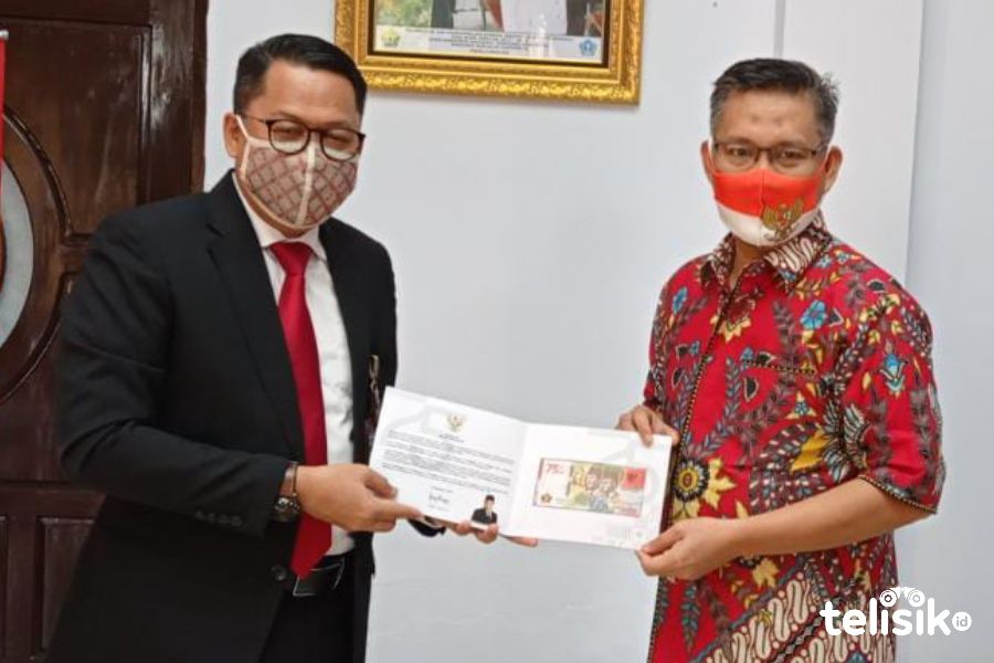 Wali Kota Kendari Orang Pertama di Sultra Terima Uang Baru Rp 75 Ribu