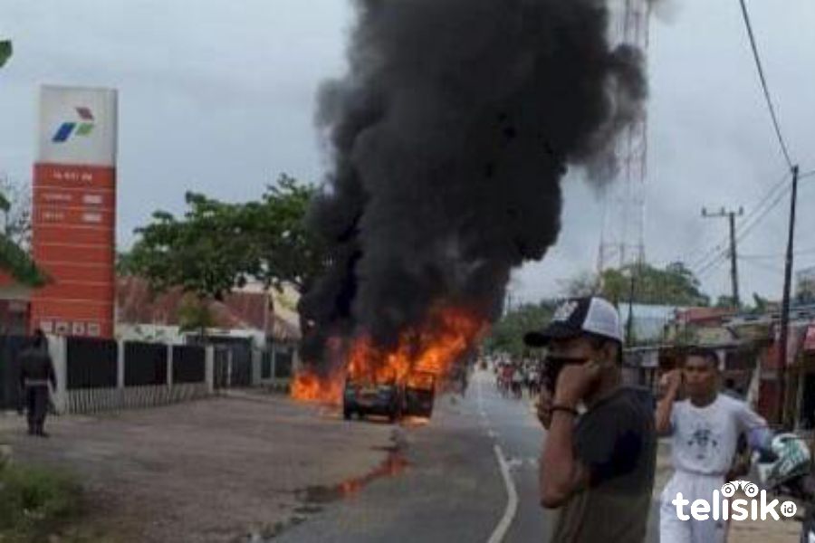 Usai Isi BBM, Mini Bus Hangus Terbakar Tepat Depan Pertamina