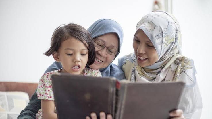 8 Tips Agar Anak Lancar Berbicara yang Mudah Dilakukan Orang Tua