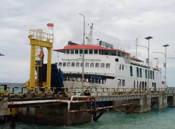 Banyak Penumpang Amolengo-Pure Tertahan di Pelabuhan, ASDP Diminta Tambah Kapal