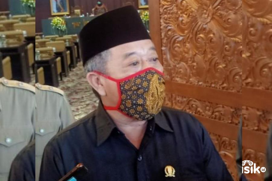 Buktikan PDIP Tetap Solid, Wisnu Sakti Antar Eri Cahyadi-Armuji Daftar di KPU Surabaya