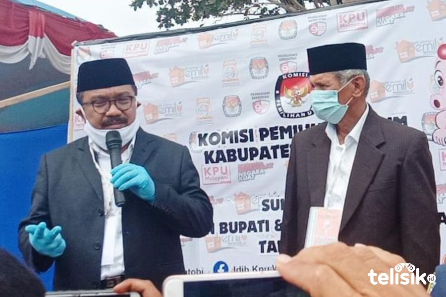 Didampingi Partai Pengusung, Arhawi-Hardin Resmi Mendaftar di KPU Wakatobi