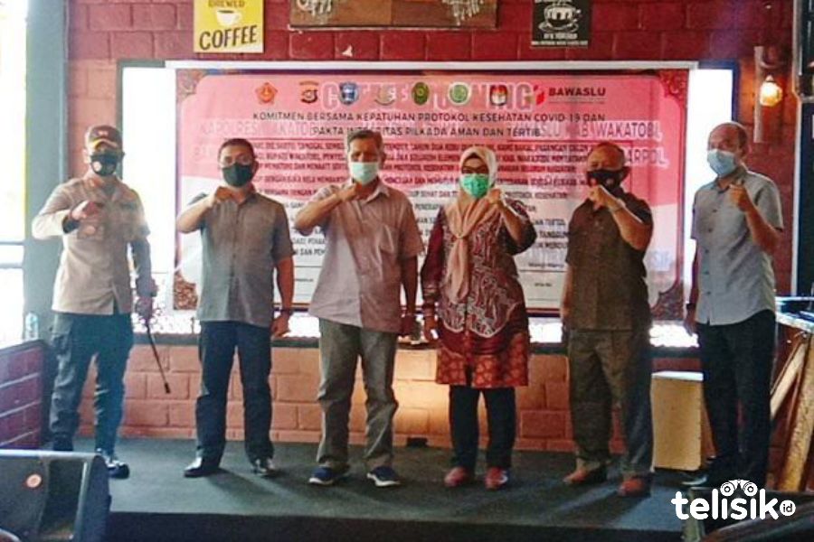 Dua Bapaslon Bupati dan Wakil Bupati Wakatobi Deklarasi Pilkada Damai