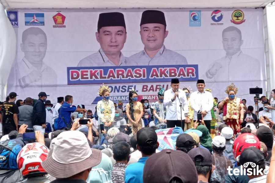 Endang-Wahyu Pendaftar Pertama di KPU Konsel