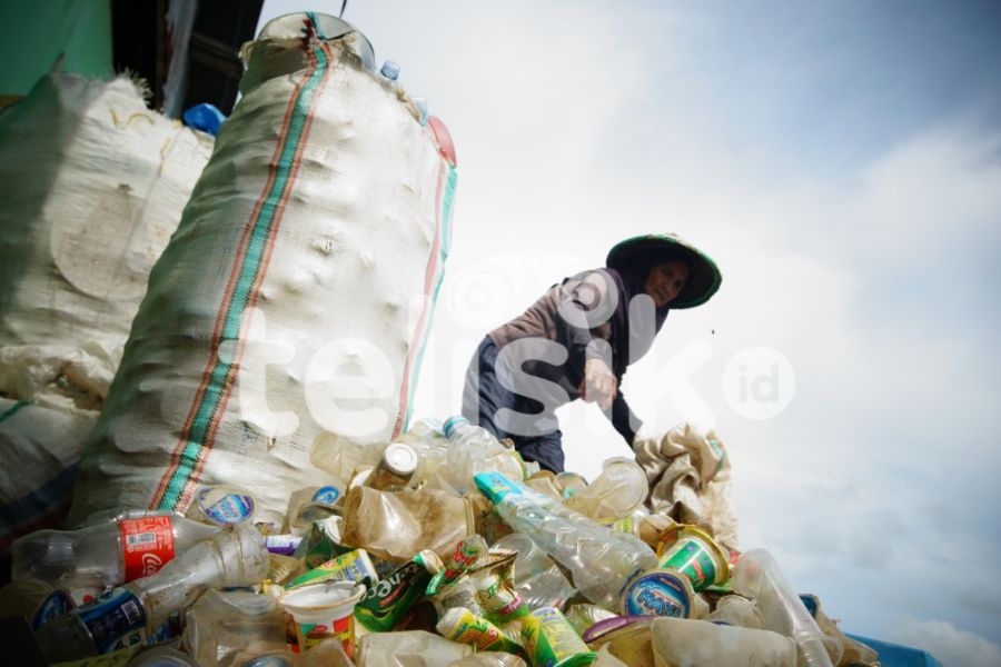 Foto Humanis: Elegi Sang Pemulung