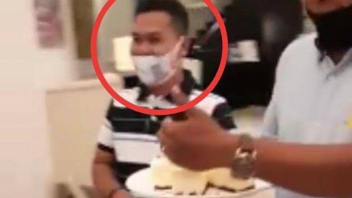Ketua KPU Terciduk Beri Kejutan Ultah ke Calon Wabup di Hotel
