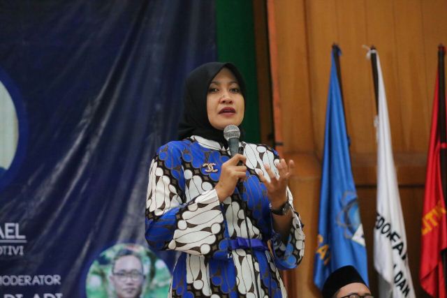 Logo PDIP di Sila Keempat Pancasila Program Guruku, KPI Siapkan Sanksi