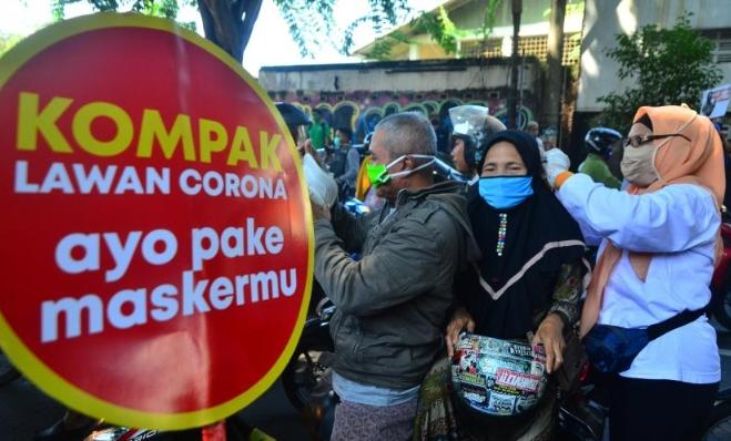 Masyarakat Butuh Masker, Bukan Spanduk