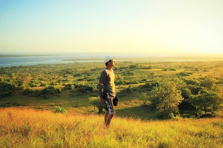 Menjelajahi Puncak Kahyangan, Setumpuk Keindahan dari Wakatobi