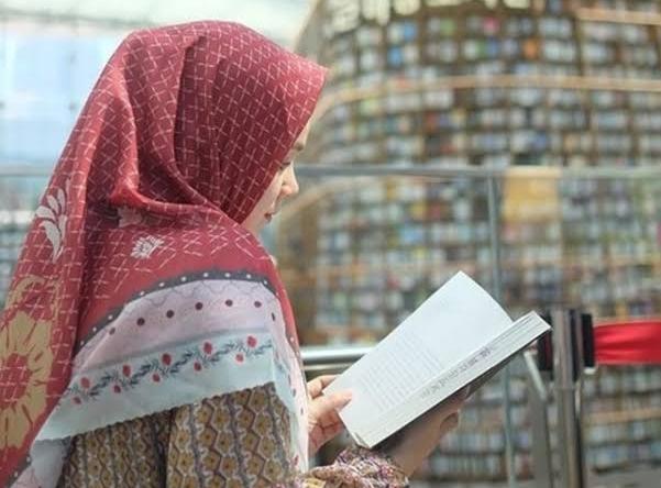 Perempuan Haid Membaca Al Quran, Bolehkah?