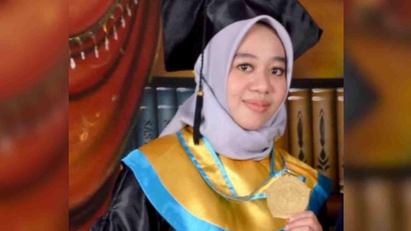 Perjuangan Anak Pedagang Keliling Lulusan Terbaik Kebidanan