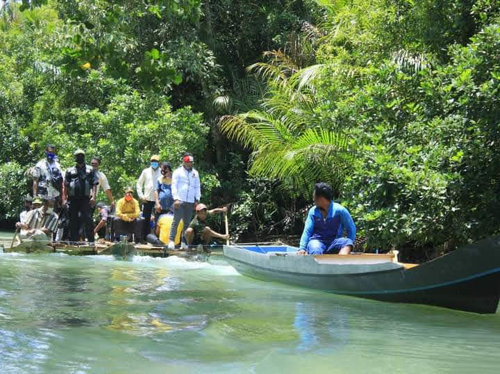 Suku Bajo di Buton Dapat Bantuan Jaminan Hidup