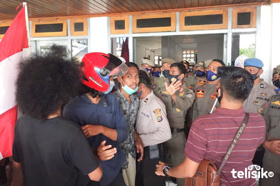 Tolak Omnibus Law Agraria, Massa Nyaris Bentrok dengan Polisi