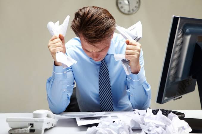 8 Tips Hadapi Rekan Kerja yang Ingin Menjatuhkan Anda