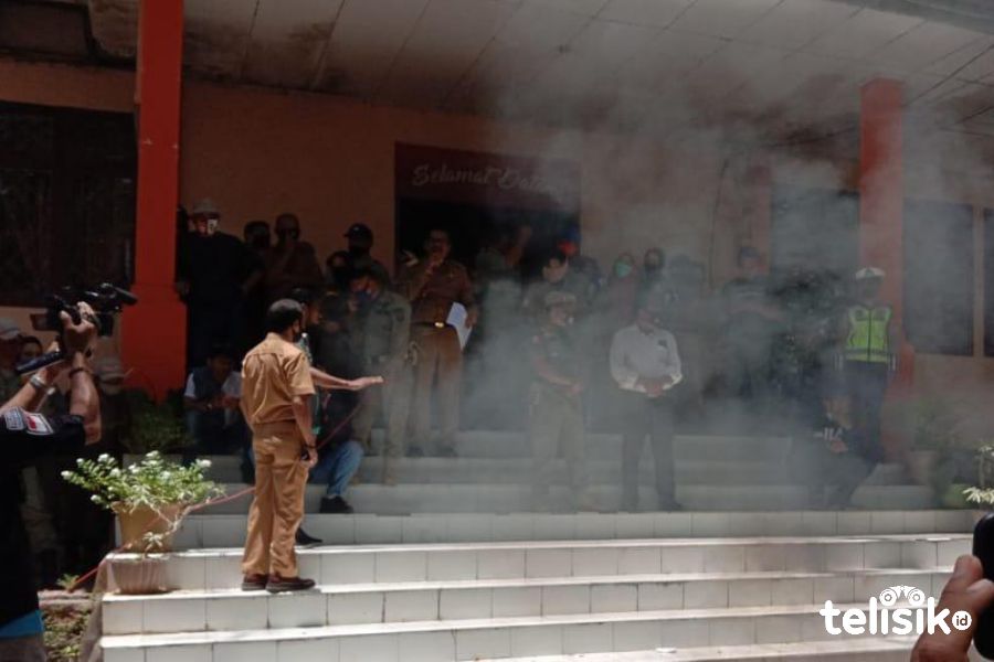 Abaikan Rapat Paripurna di DPRD Muna, Dua Kadis Malah Ikut Demo