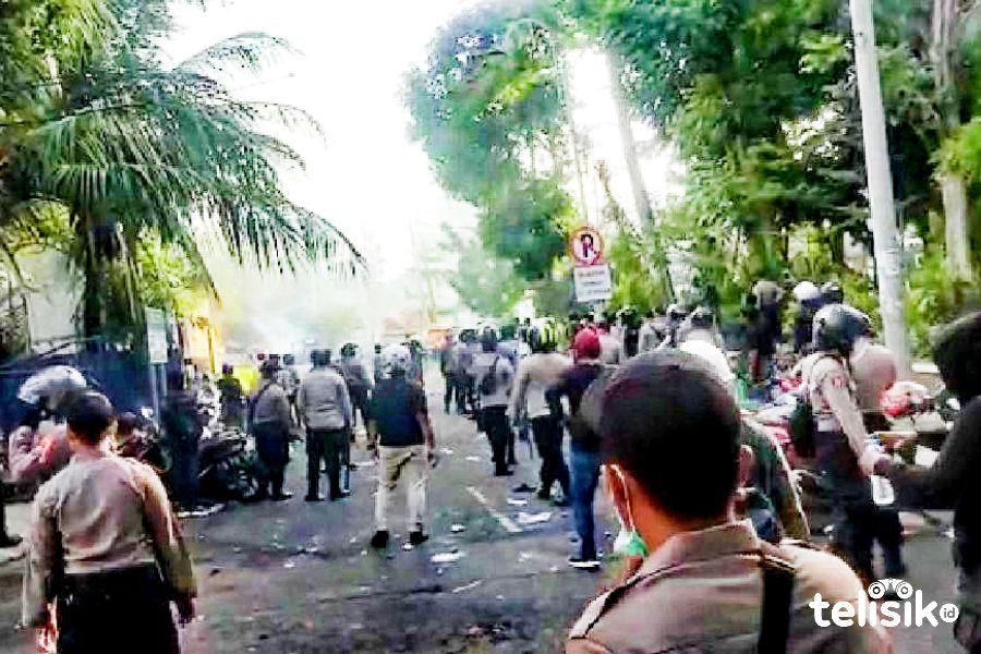 Aksi Diduga Disusupi Massa Tak Dikenal Berujung Ricuh, Polda Jatim Pukul Mundur Pendemo