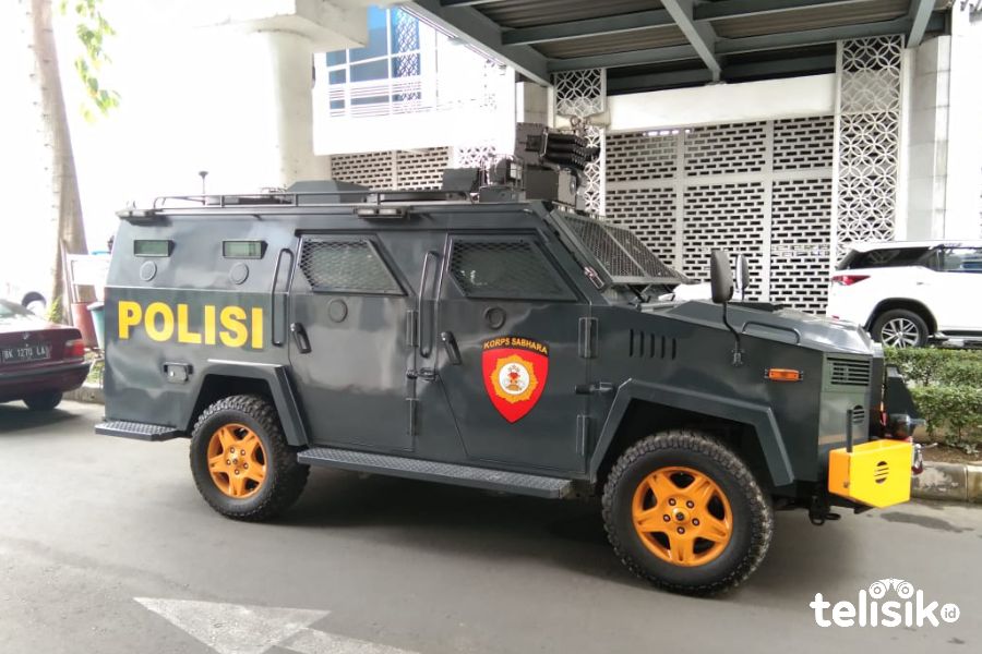 Antisipasi Unjuk Rasa Tolak UU Ciptaker, Ribuan Polisi Jaga Ketat Kantor DPRD
