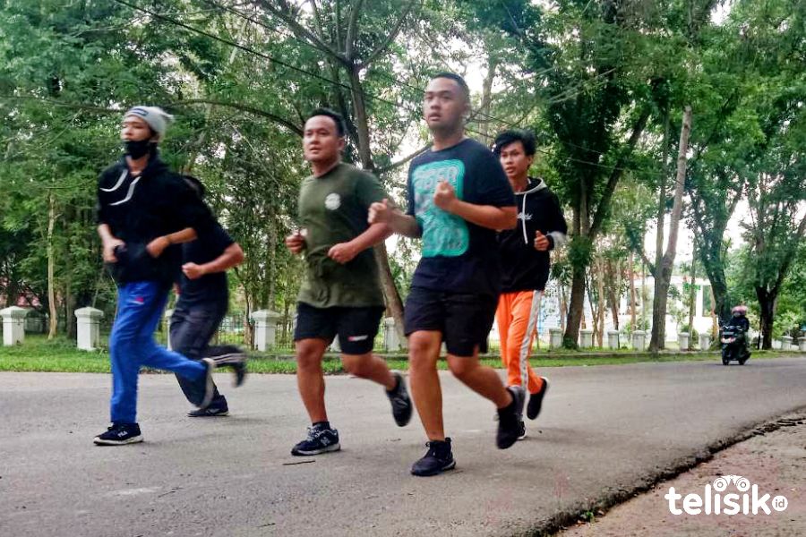 Asyiknya Jogging di Halaman Kantor Bupati Konawe